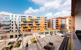 Flatbook - City Center Apartments Brabank With Parking